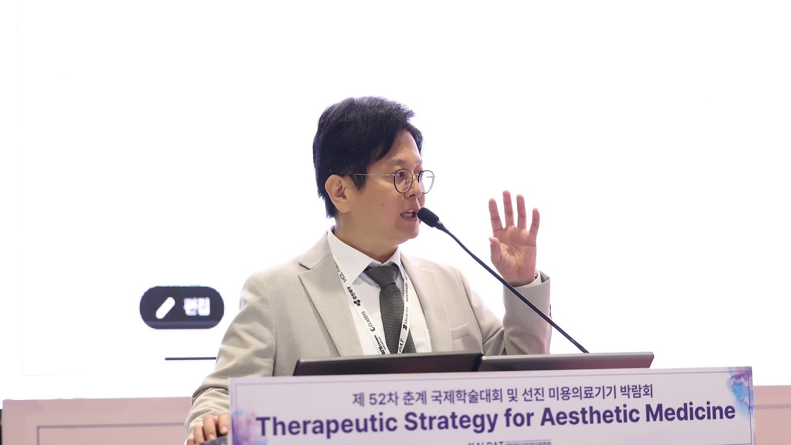 Clinical Expertise from Academic Lectures